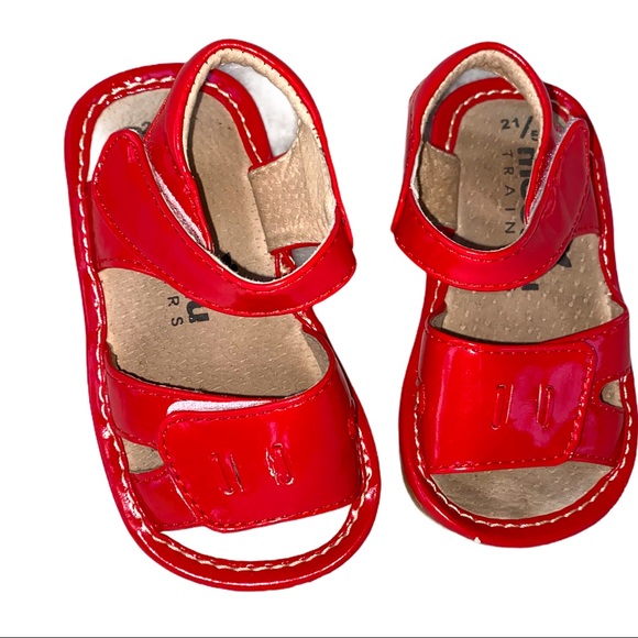 MOOSHU Squeak Train Red Patten Sandals Toddlers 5 - Picture 1 of 10